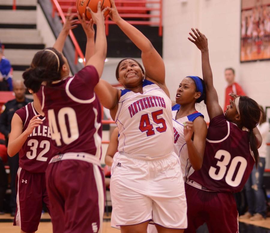 Senor Shannon Franklin drives the lane for a shot against Killeen in the first round playoff game. (Abigail Padgett photo)