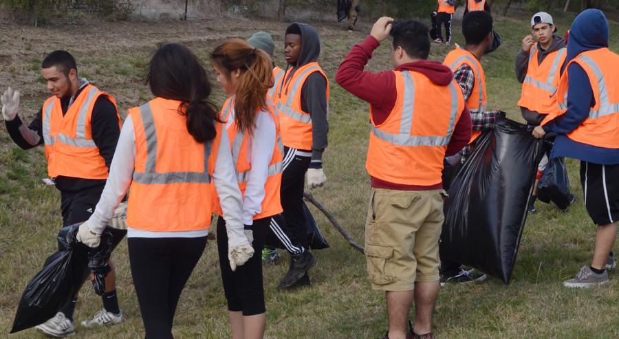 Photos: Student Highway Cleanup