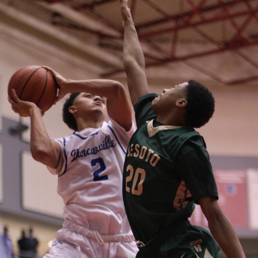 Varsity boys basketball loses to Desoto