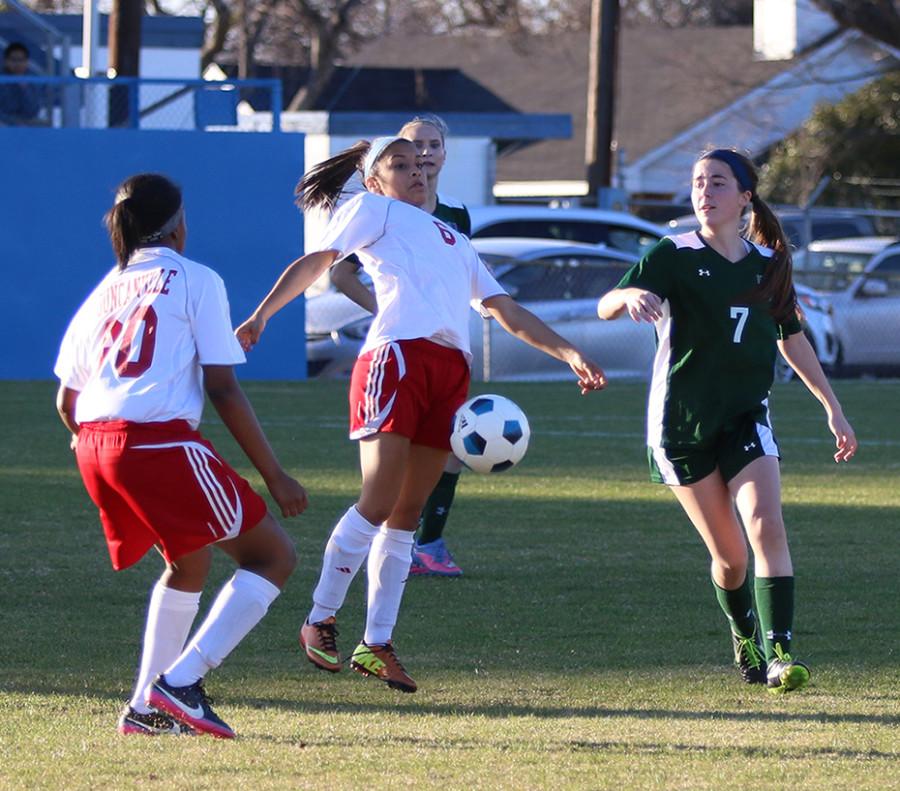 Girls soccer plays in the Duncanville Classic tournament. (Michelle Villegas photo)