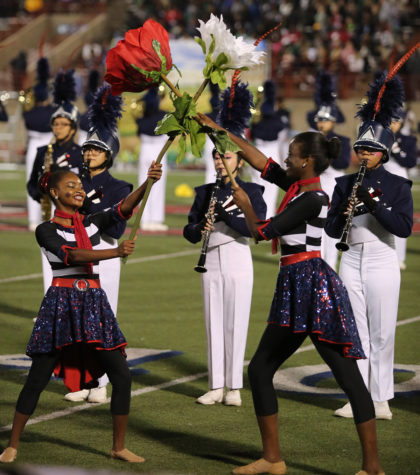 The Band is nicely framed in the show by flowers from Paris within the dancing routines of the High Hats. (Ricardo Martin photo)