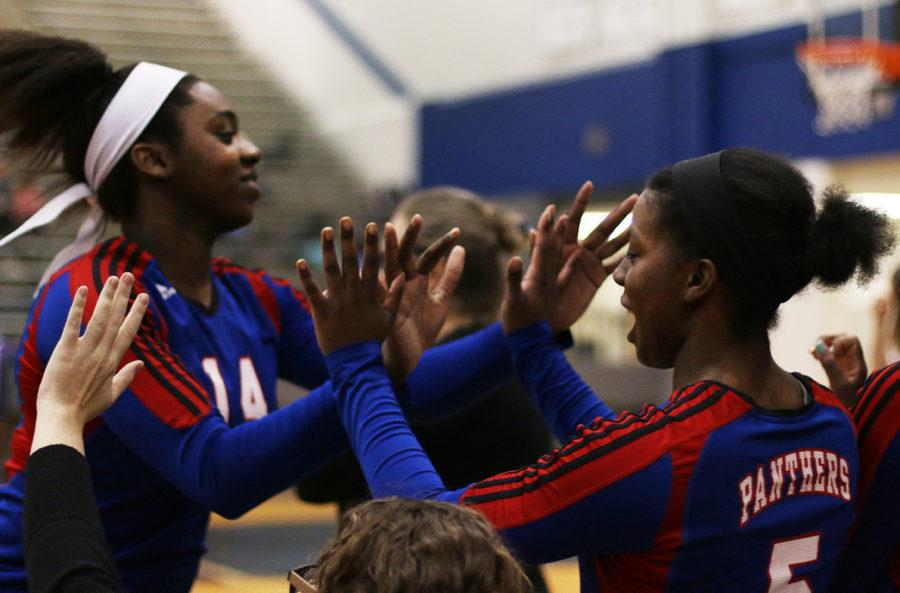 Varsity Volleyball falls to Allen