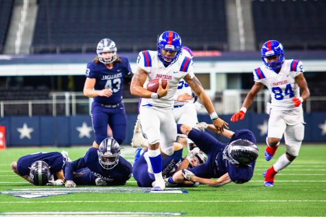 Ja'Quenden Jackson (3) breaks free for a 33 yard touchdown run in the second quarter vs. Flower Mound high school.