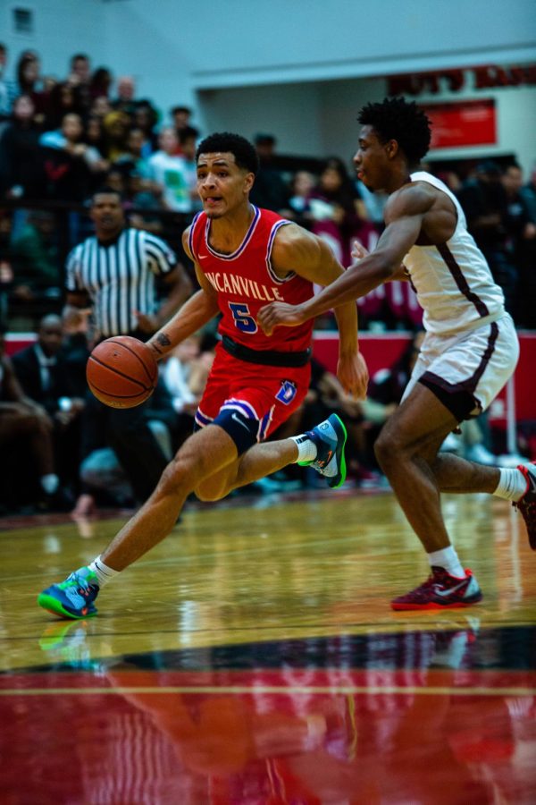 Micah Peavy drives to the basket.