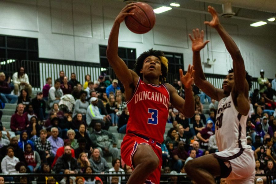 Cj Ford goes up for the basket.