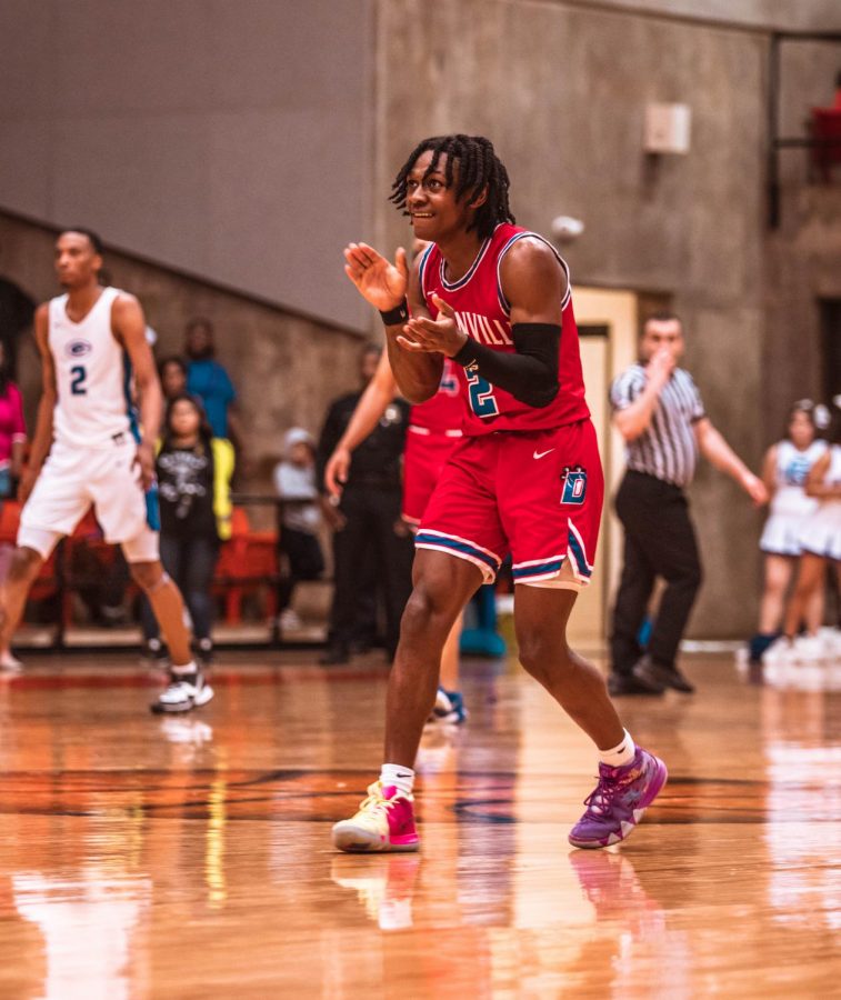 Sr Jabryant Hill clapping hands on the court
