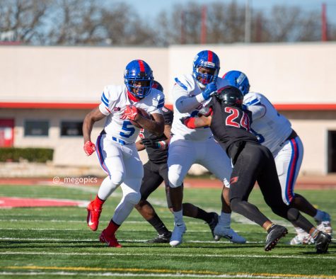 Malachi Medlock rushes past the Westfield defense.