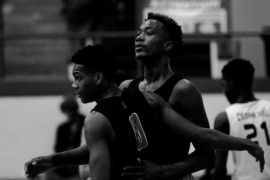 Ron Holland (1) and Zhuric Phelps (1) consult between plays during the game.