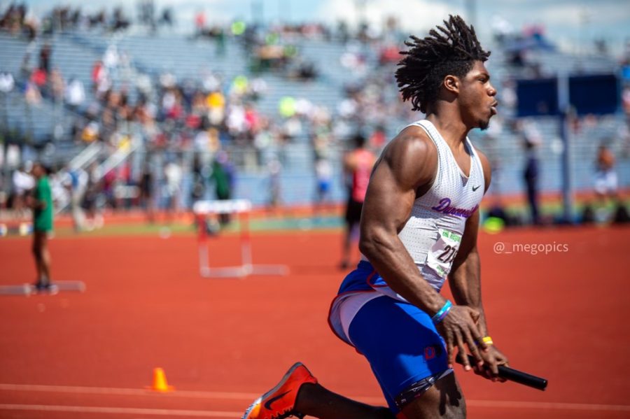 Pierre Goree turns the corner during the 4x1 relay in the Region 2 final in Waco, TX.