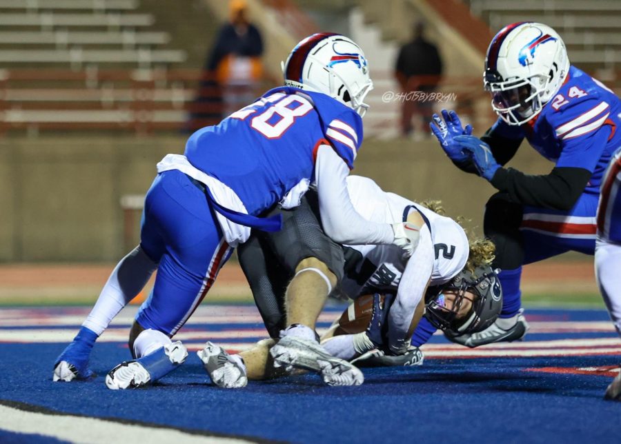 Sophomore Javion Holiday with a swift tackle on his opponent 