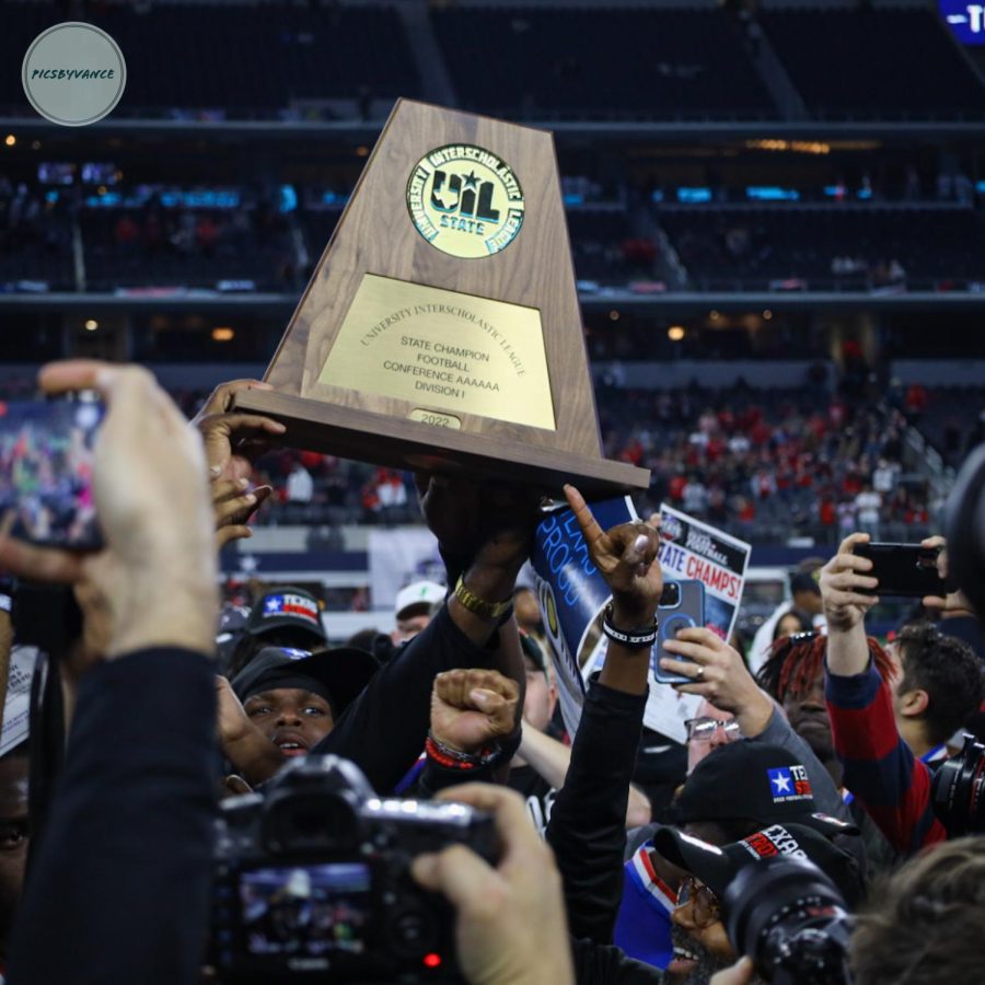 Duncanville celebrates the championship win.