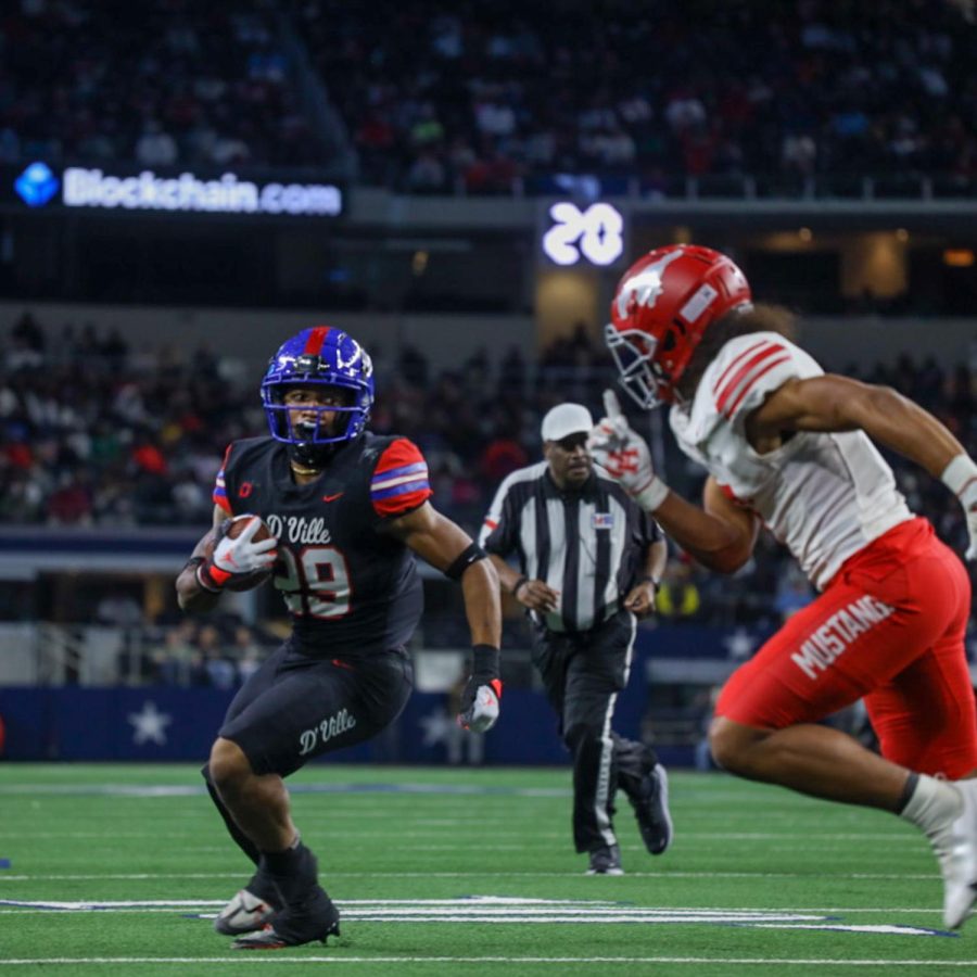 (29) Caden Durham turns the corner to score against north shore in the championship game at ATT stadium.