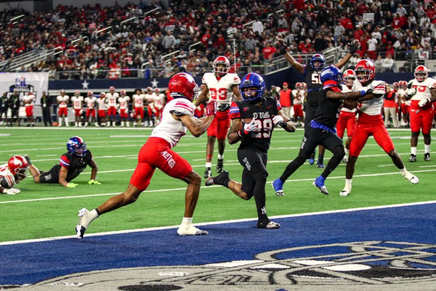 (29) Caden Durham crosses the goal line to score against north shore in the 6A championship.