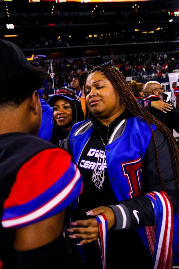 Players receive their medal for the championship won at ATT stadium.